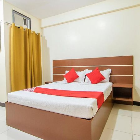 Oyo 578 Red Velvet Suites Manille Extérieur photo