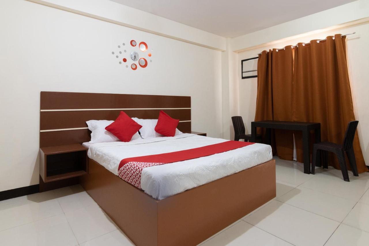 Oyo 578 Red Velvet Suites Manille Extérieur photo