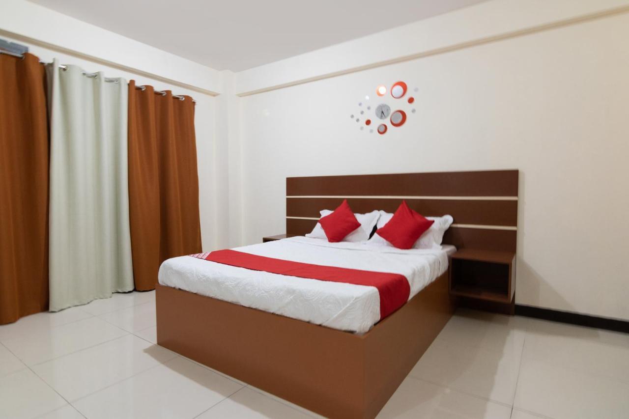 Oyo 578 Red Velvet Suites Manille Extérieur photo
