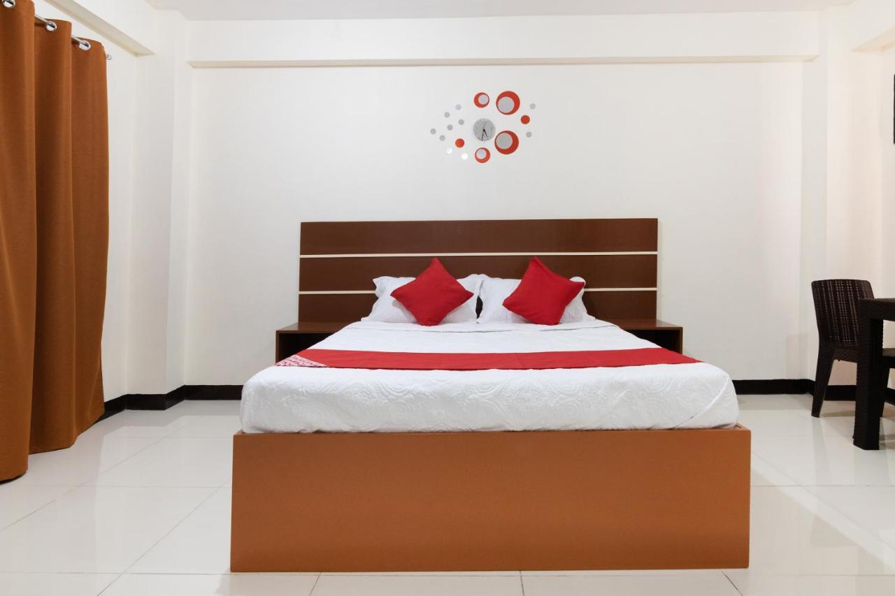 Oyo 578 Red Velvet Suites Manille Extérieur photo
