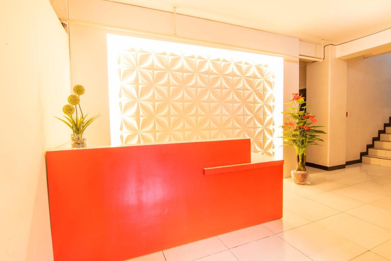 Oyo 578 Red Velvet Suites Manille Extérieur photo