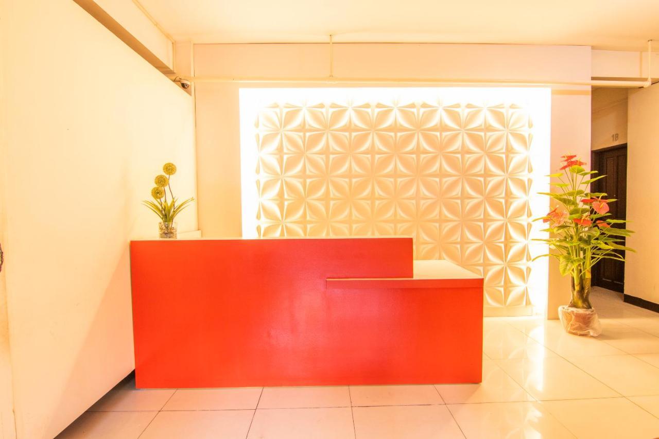 Oyo 578 Red Velvet Suites Manille Extérieur photo
